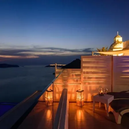 Deep Blue Willa Fira (Santorini)