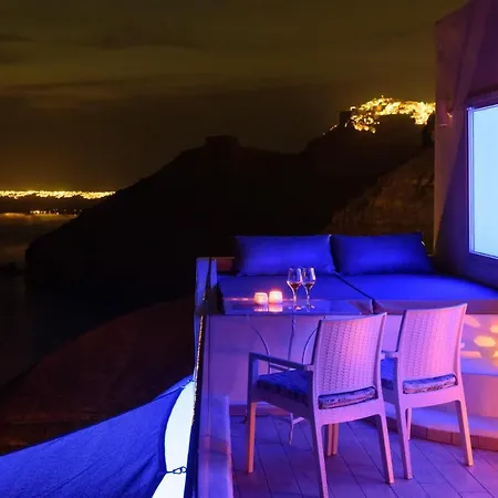 Willa Deep Blue Fira (Santorini)