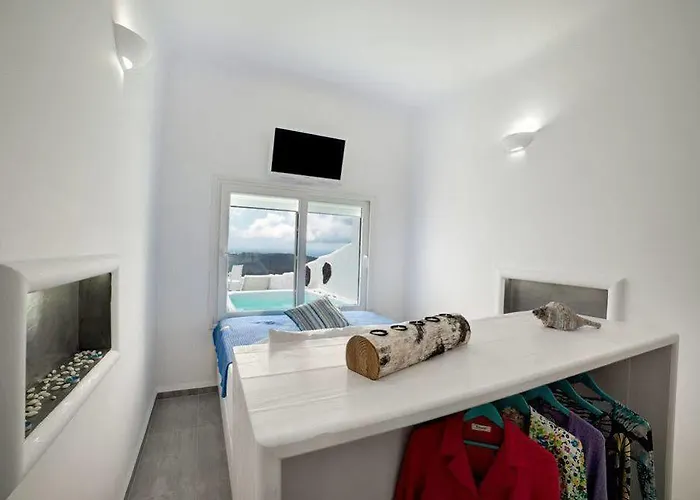 Deep Blue * Fira (Santorini)